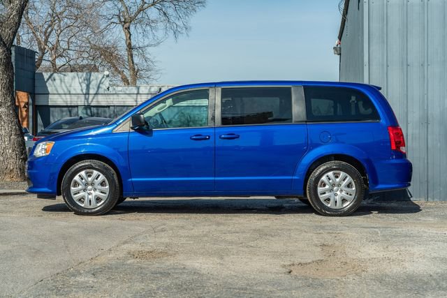 Used 2018 Dodge Grand Caravan SE w/ UConnect Hands-Free Group image 3
