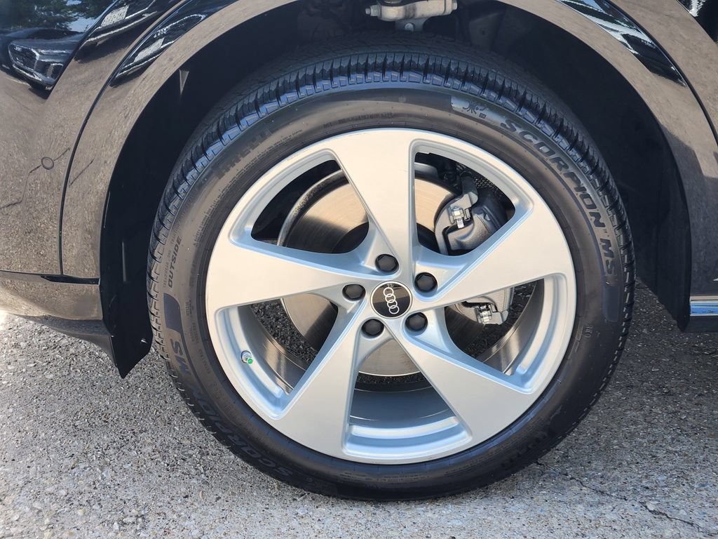 Certified 2025 Audi Q5 Premium Plus w/ Premium Plus AWD/4WD image 14