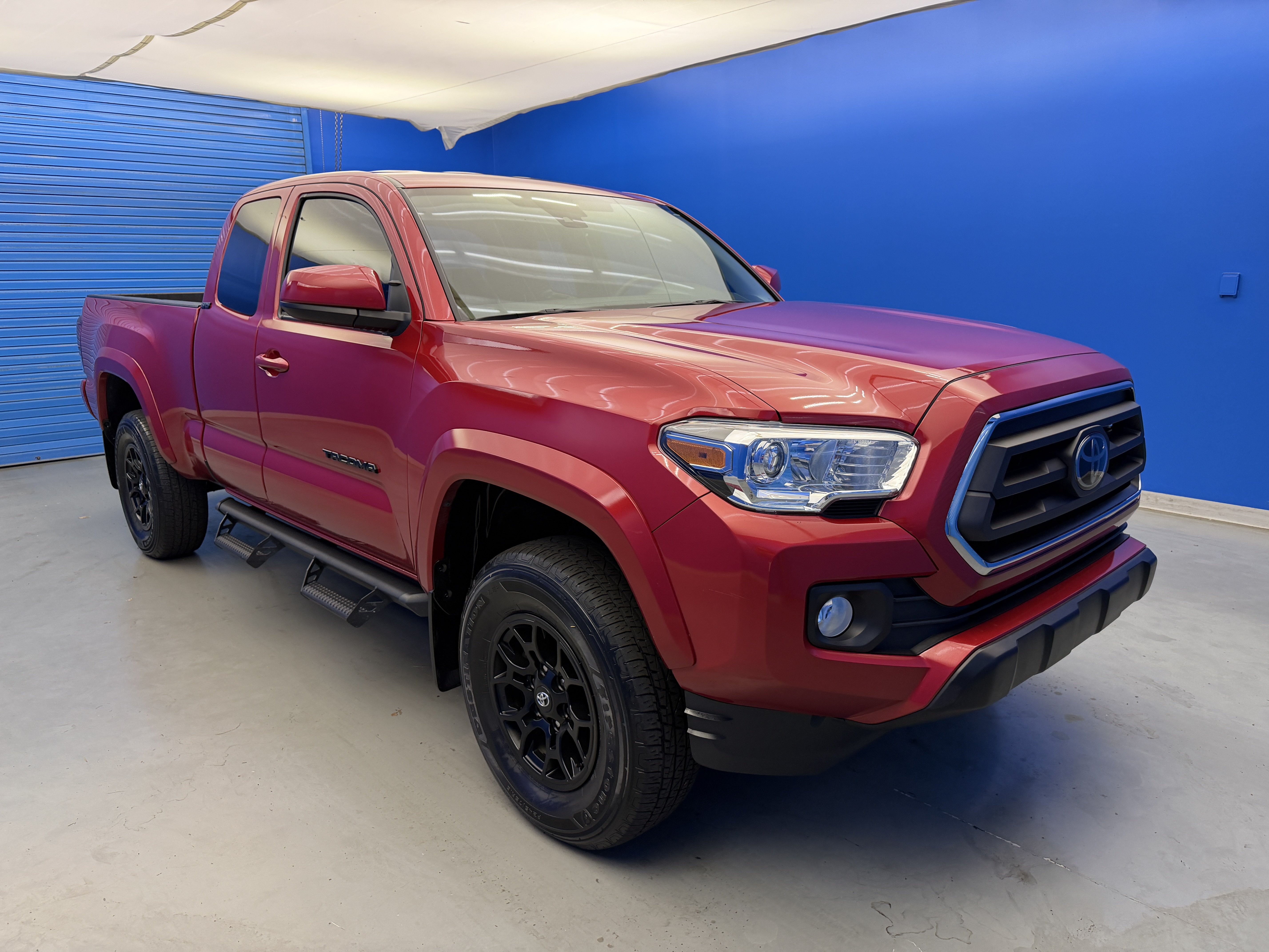 Used 2022 Toyota Tacoma SR5 AWD/4WD image 2