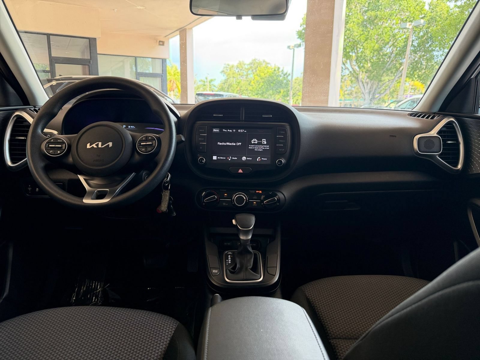 Used 2025 Kia Soul LX w/ LX Technology Package FWD image 27