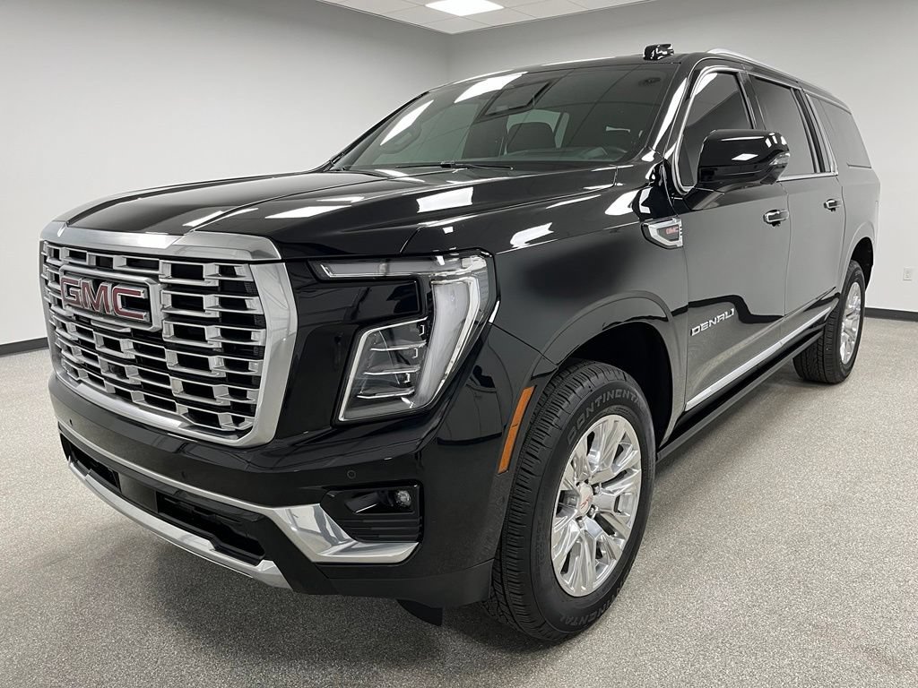 Used 2025 GMC Yukon XL Denali w/ Sun & Power Step Package AWD/4WD image 4