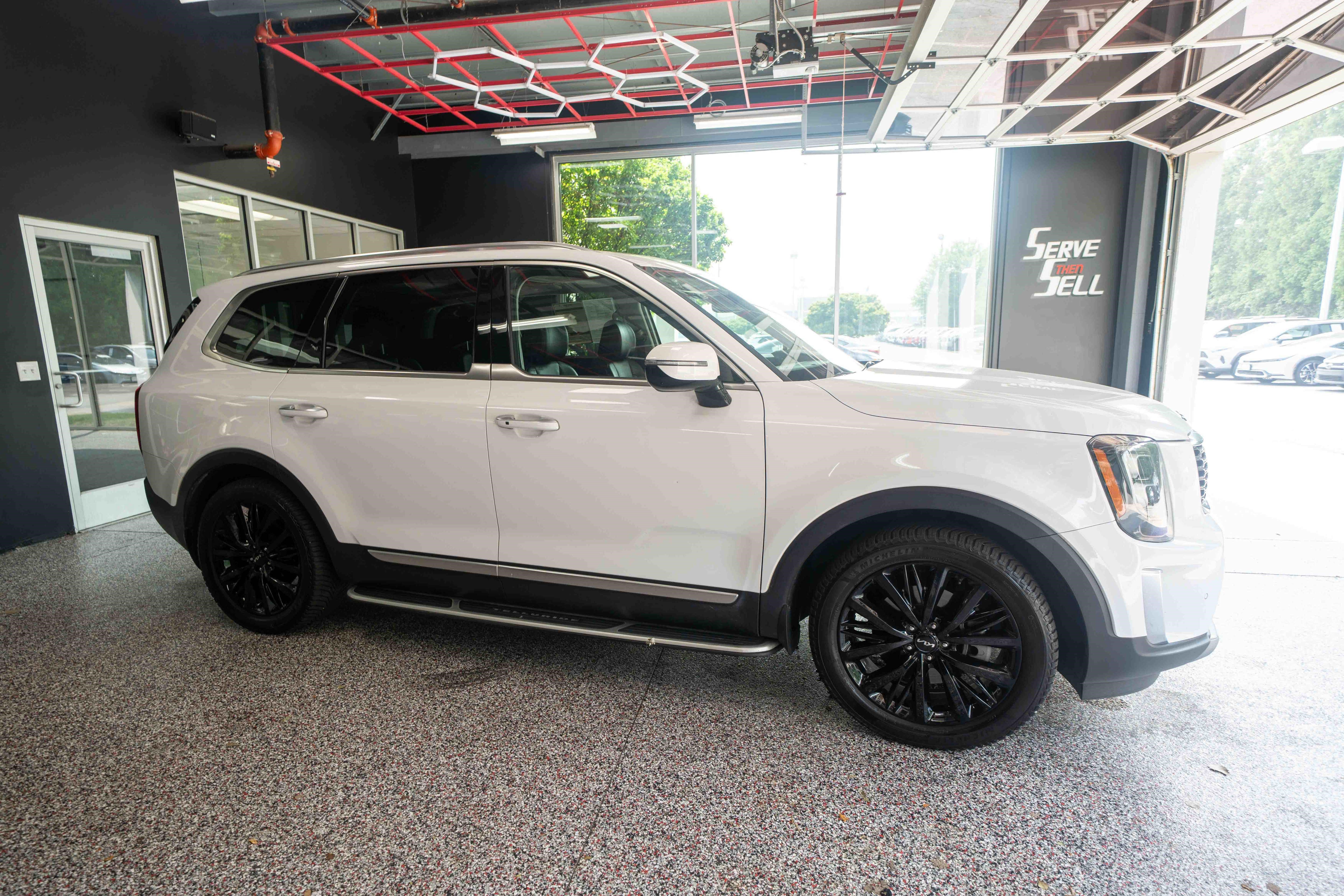 Used 2022 Kia Telluride SX w/ SX Prestige Package AWD/4WD image 5