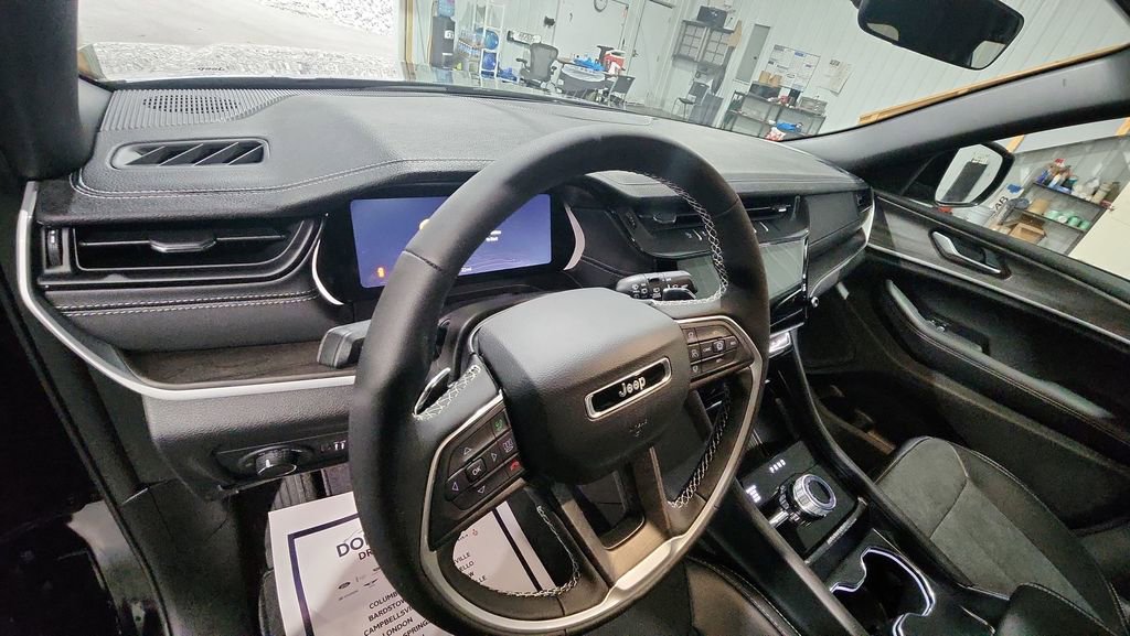 New 2026 Jeep Grand Cherokee Laredo image 10