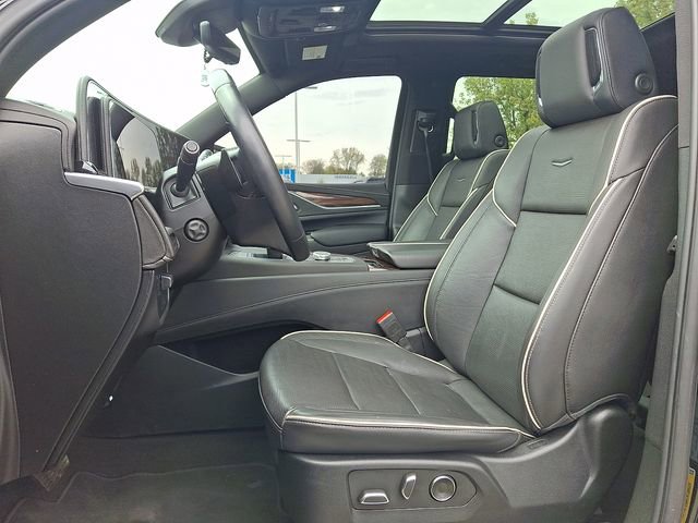 Certified 2024 Cadillac Escalade Premium Luxury w/ Performance Package AWD/4WD image 13