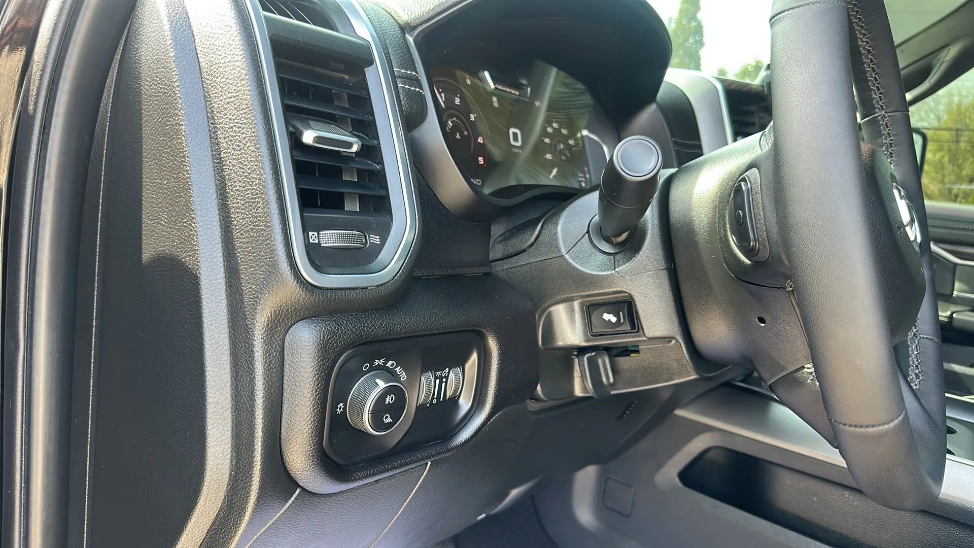 Used 2025 RAM 2500 Laramie AWD/4WD image 16