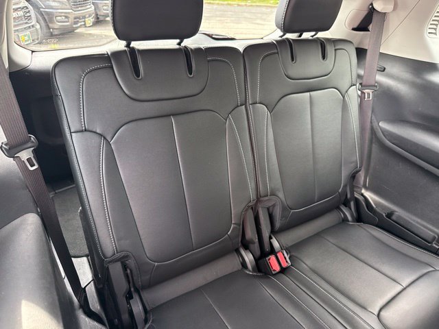 Used 2023 Jeep Grand Cherokee L Limited AWD/4WD image 23