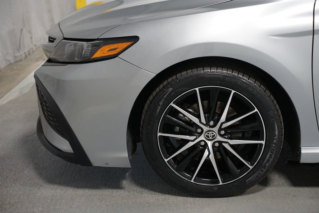 Used 2023 Toyota Camry SE FWD image 5