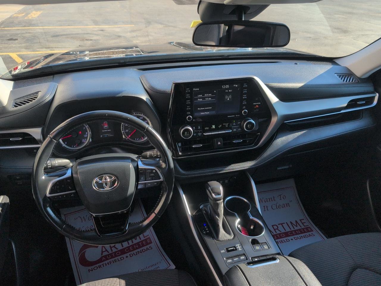 Used 2020 Toyota Highlander LE image 16