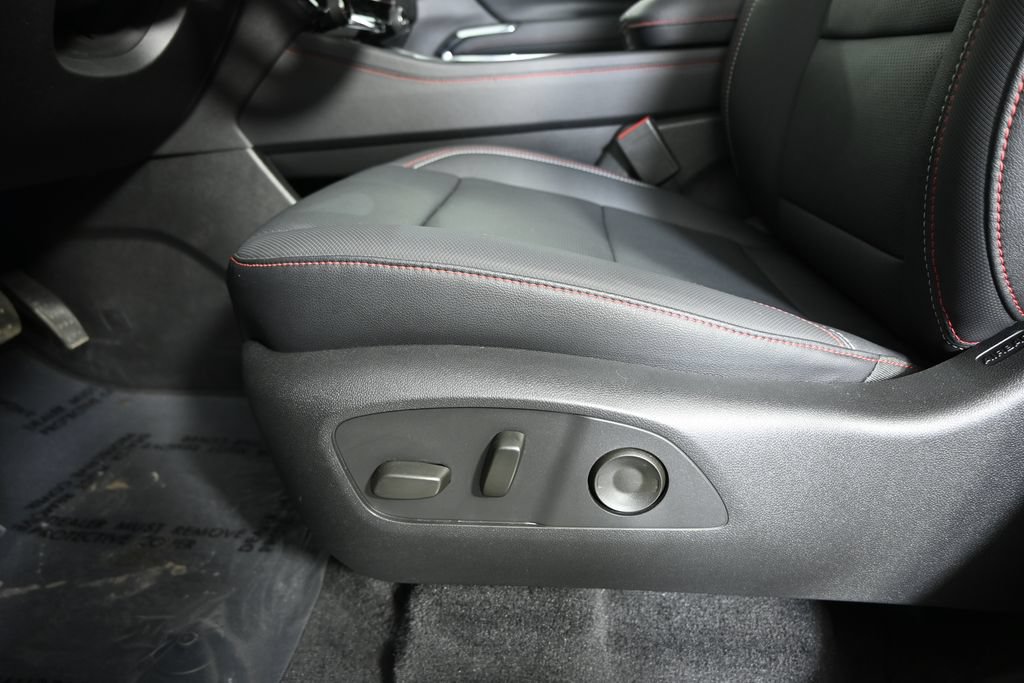 Used 2026 Chevrolet Traverse Z71 w/ LPO, Floor Liner Package AWD/4WD image 22