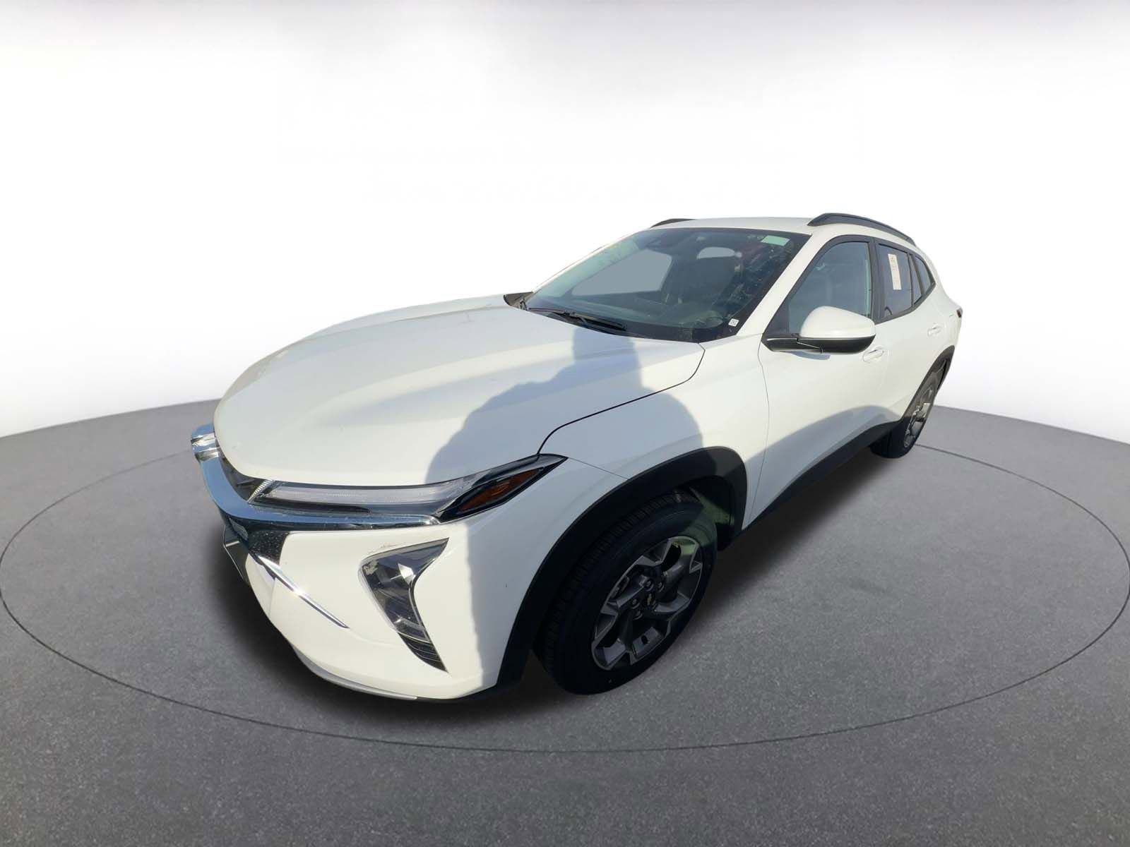 Used 2025 Chevrolet Trax LT w/ LT Convenience Package image 3