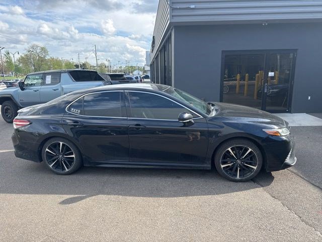 Used 2018 Toyota Camry XSE FWD image 2