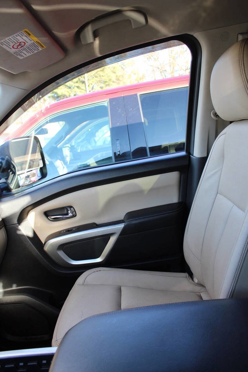 Used 2016 Nissan Titan SL image 13