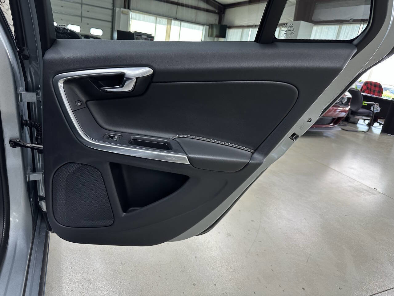 Used 2018 Volvo V60 T5 Dynamic w/ Vision Package image 14