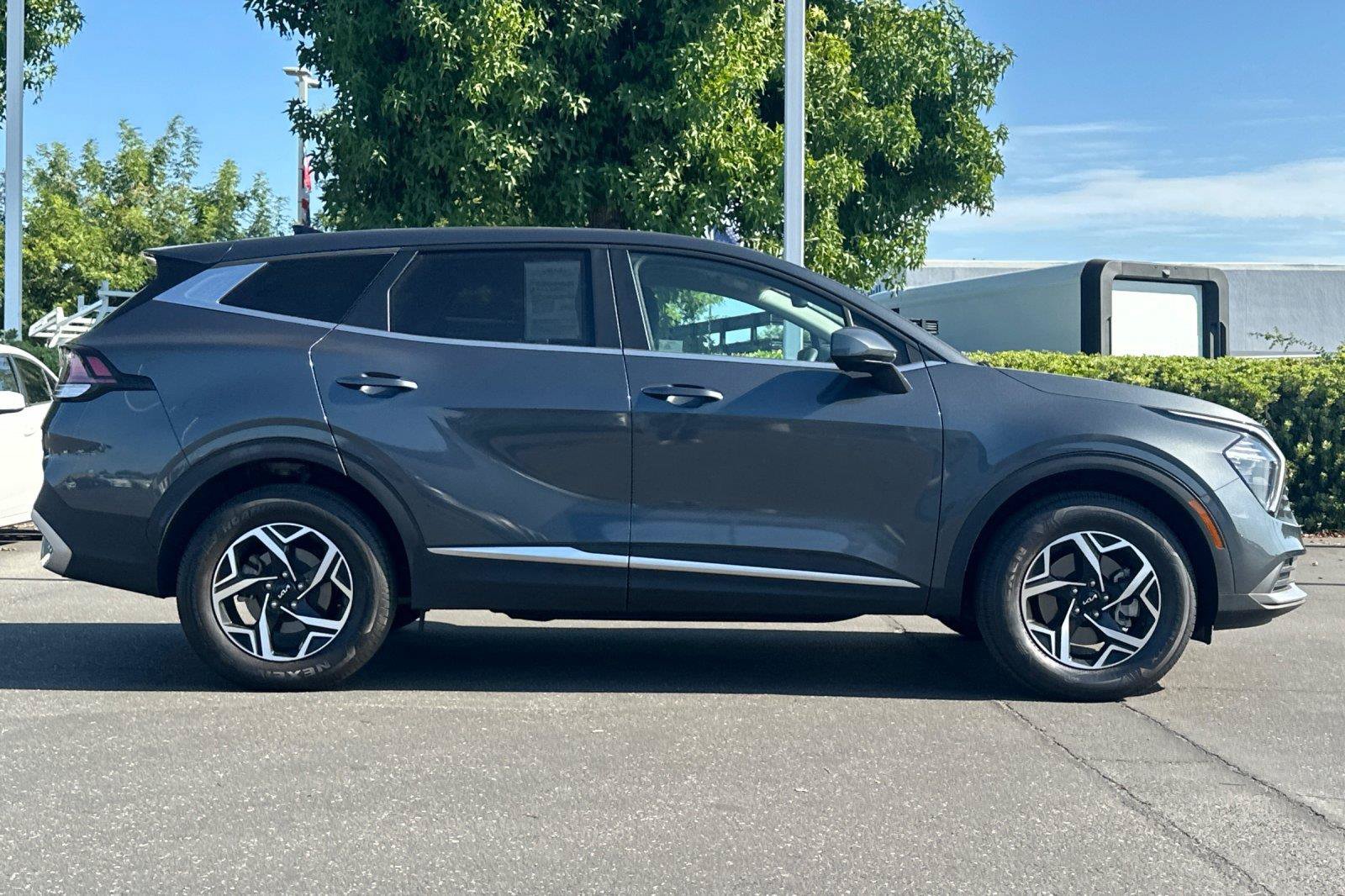 Used 2023 Kia Sportage LX AWD/4WD image 3