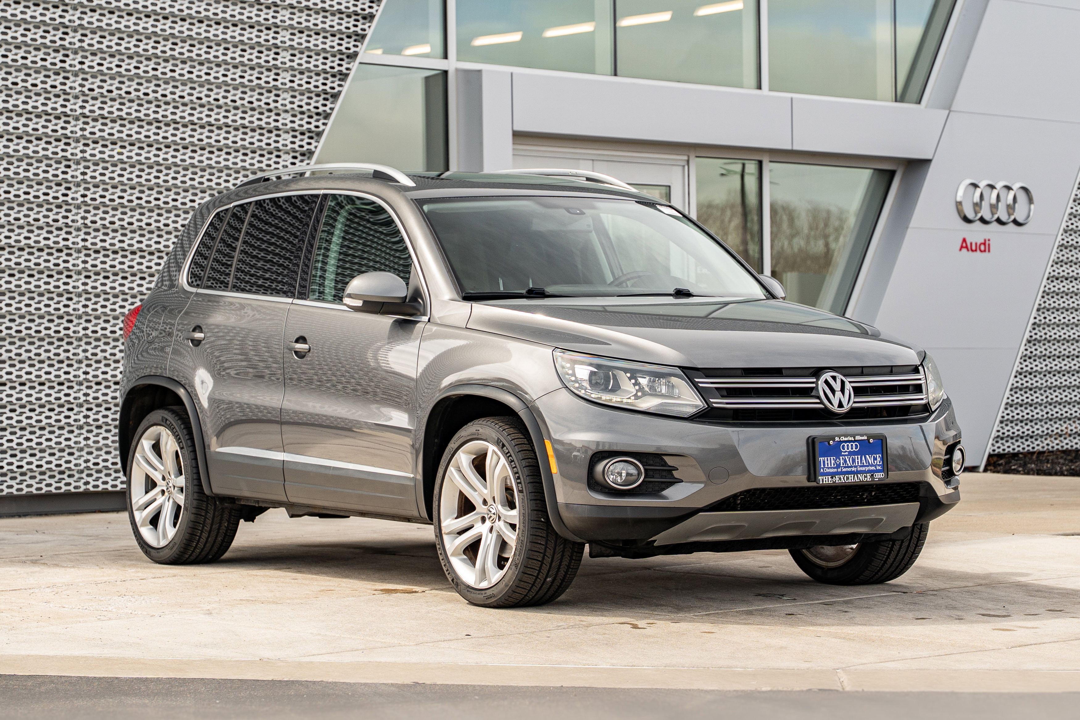 Used 2016 Volkswagen Tiguan SEL image 1
