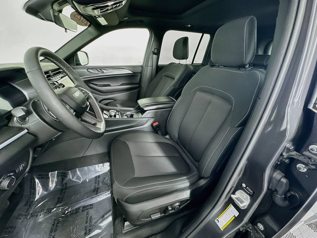 Certified 2025 Jeep Grand Cherokee Laredo X w/ Luxury Tech Group I AWD/4WD image 32