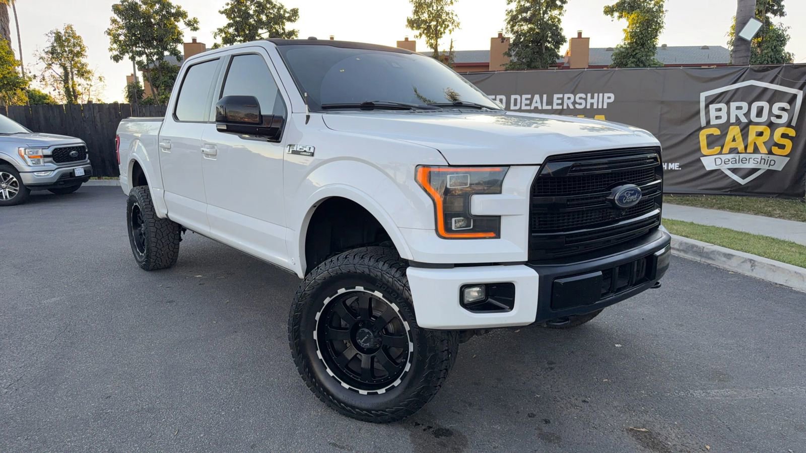 Used 2015 Ford F150 Lariat w/ Equipment Group 502A Luxury AWD/4WD image 2
