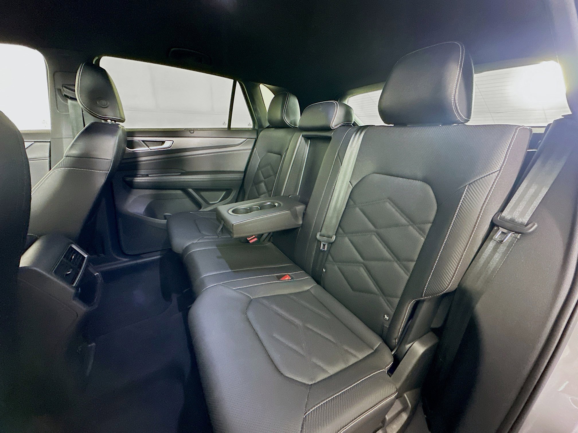 Used 2025 Volkswagen Atlas Cross Sport SE FWD image 28