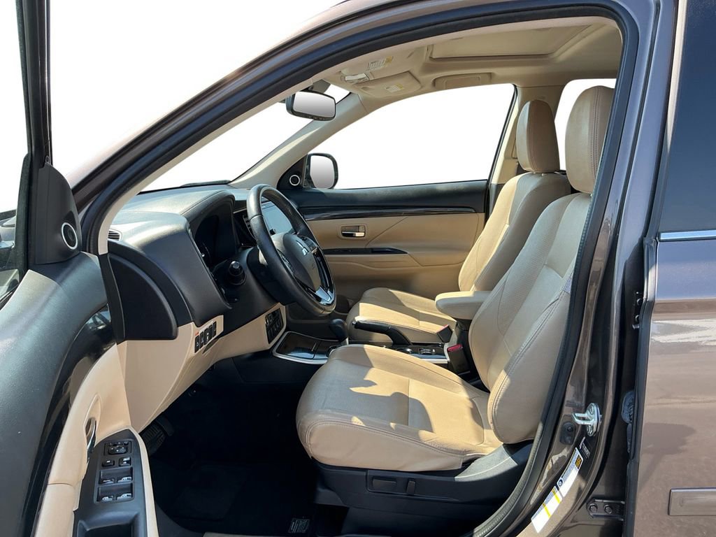 Used 2017 Mitsubishi Outlander SEL image 14