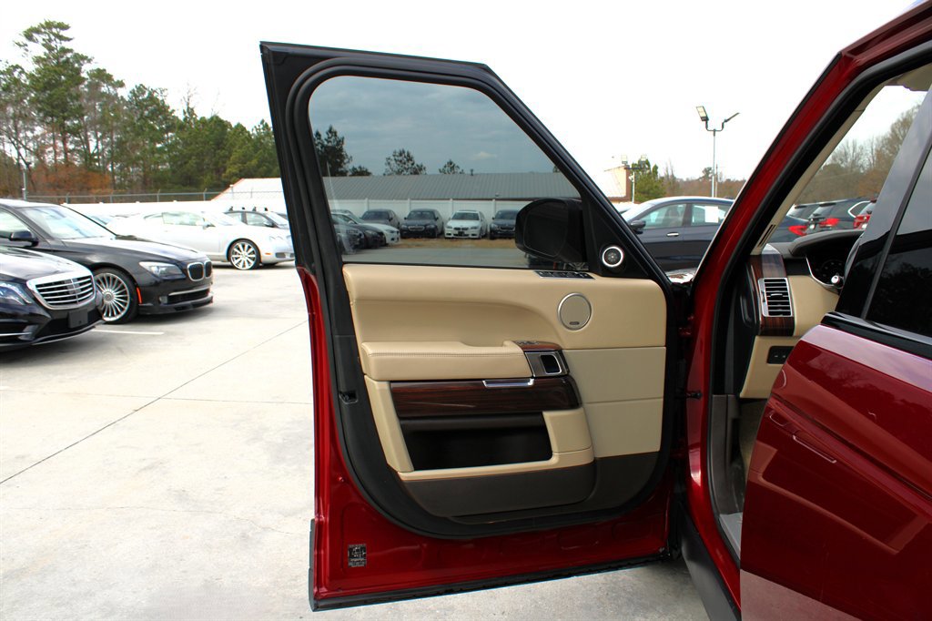 Used 2017 Land Rover Range Rover HSE image 30