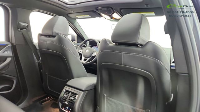 Used 2025 BMW X4 xDrive30i AWD/4WD image 27