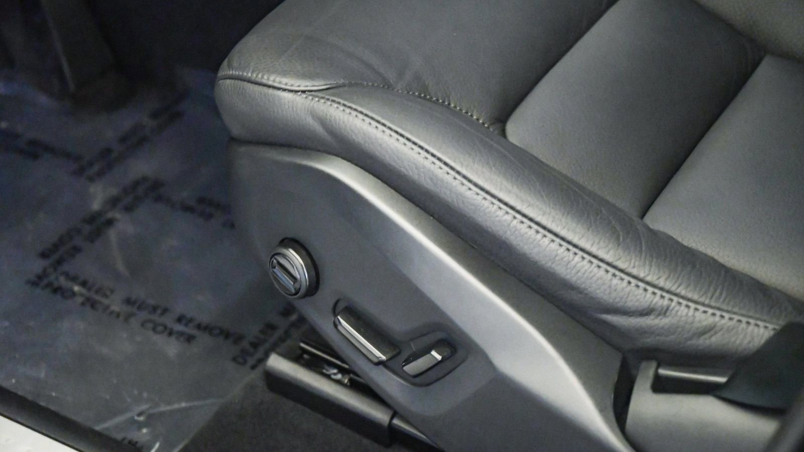 Certified 2025 Volvo XC60 B5 Plus AWD/4WD image 23