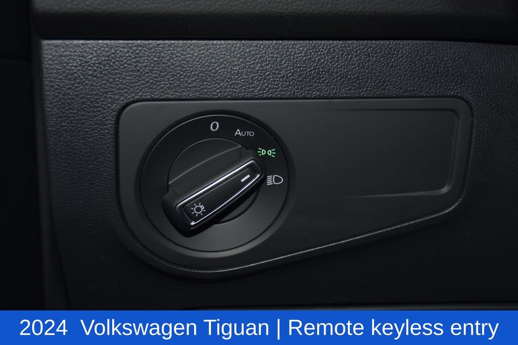 Used 2024 Volkswagen Tiguan SE AWD/4WD image 10