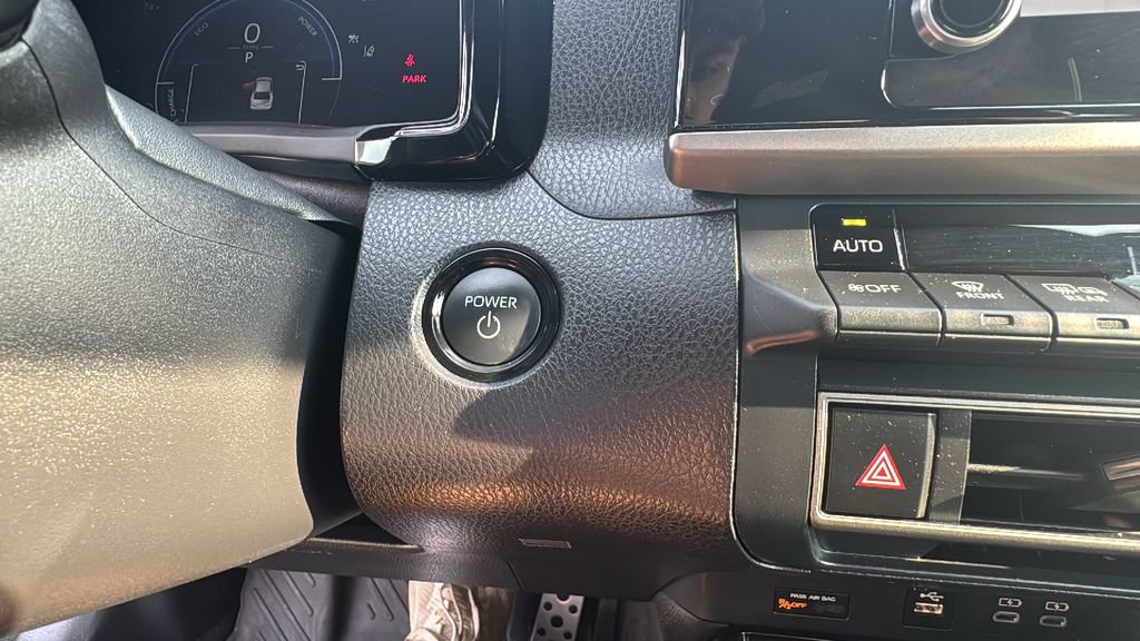 Used 2025 Toyota Camry SE FWD image 14