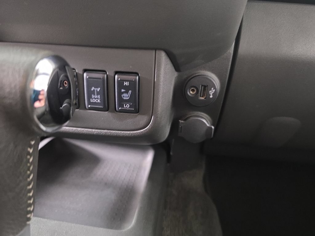 Used 2017 Nissan Frontier PRO-4X AWD/4WD image 17