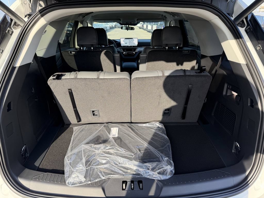 New 2026 Ford Explorer Active w/ Active Comfort Package RWD image 19