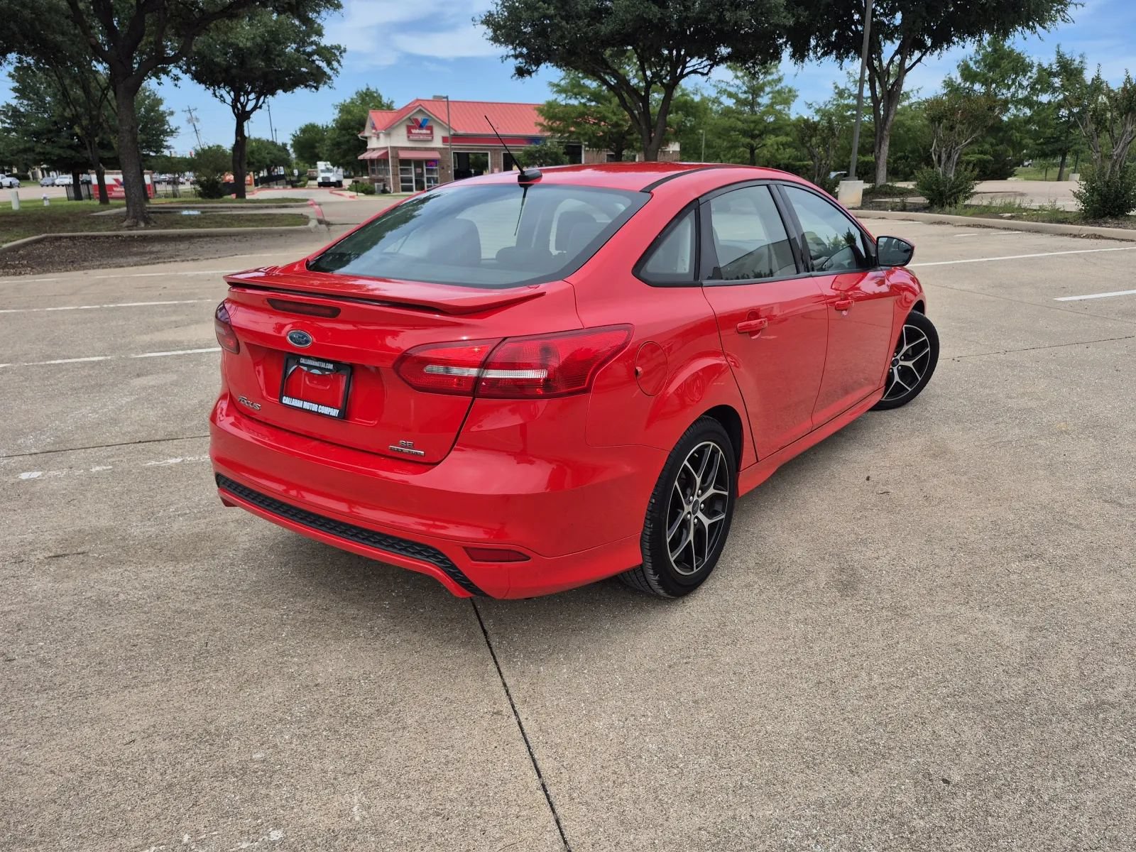 Used 2016 Ford Focus SE w/ SE Sport Package FWD image 6
