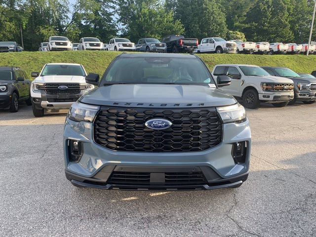 Used 2026 Ford Explorer ST-Line w/ ST-Line Street Pack AWD/4WD image 3