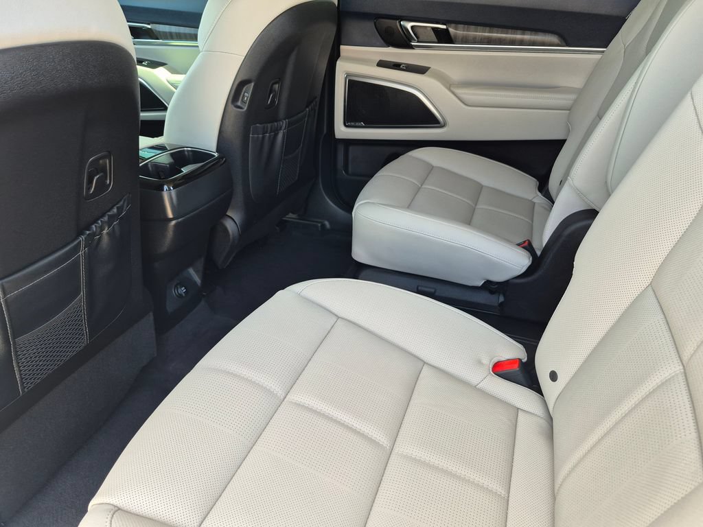 Certified 2025 Kia Telluride SX w/ SX Captain's Chair Package AWD/4WD image 14
