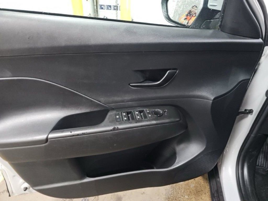 Used 2025 Hyundai Kona SEL image 13