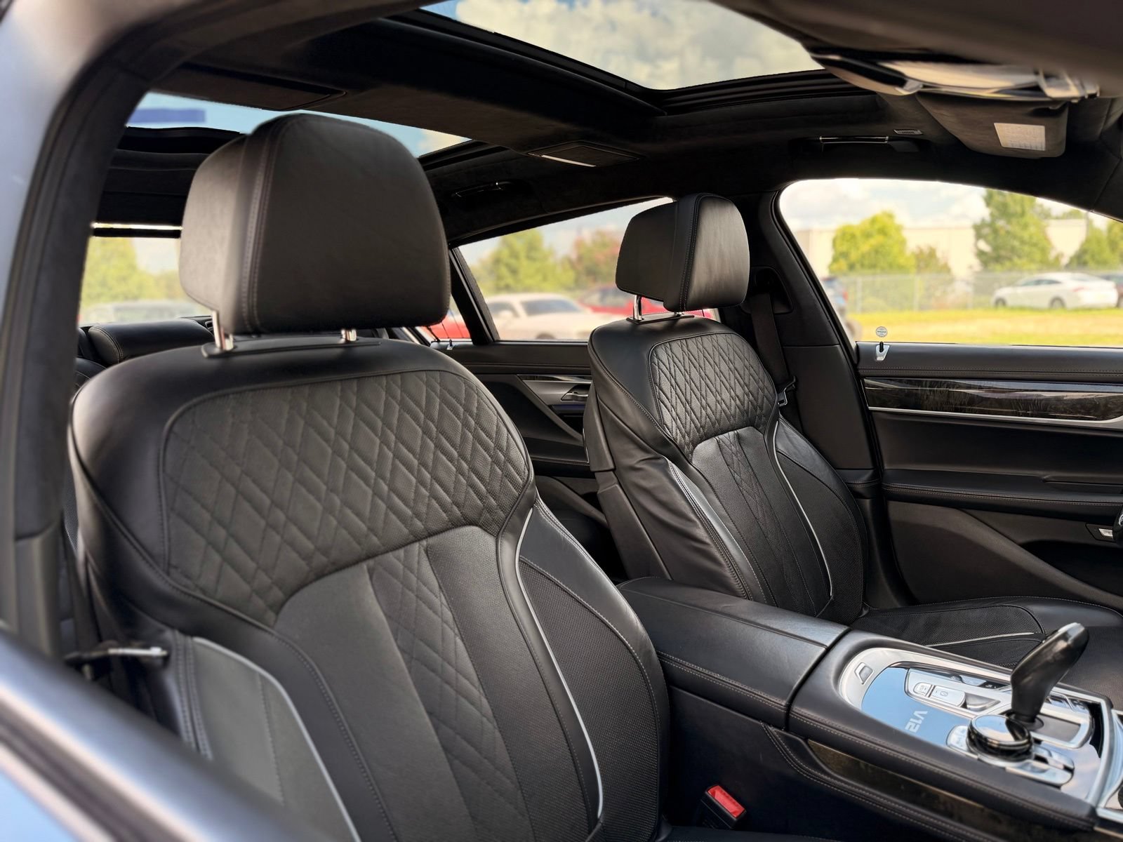 Used 2018 BMW M760i xDrive AWD/4WD image 38