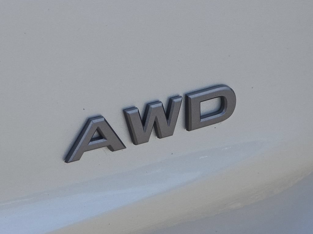 Used 2024 Nissan Rogue S AWD/4WD image 4
