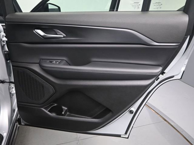 New 2026 Jeep Grand Cherokee L Laredo image 18