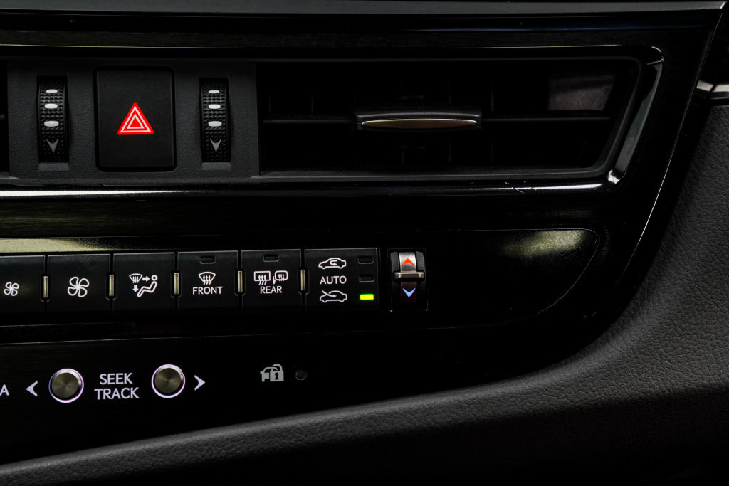Used 2023 Lexus ES 350 F Sport w/ Accessory Package (Z2) FWD image 29
