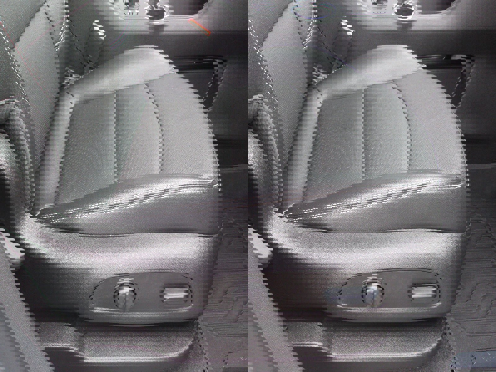 Certified 2024 GMC Terrain SLT w/ Infotainment Package II image 14