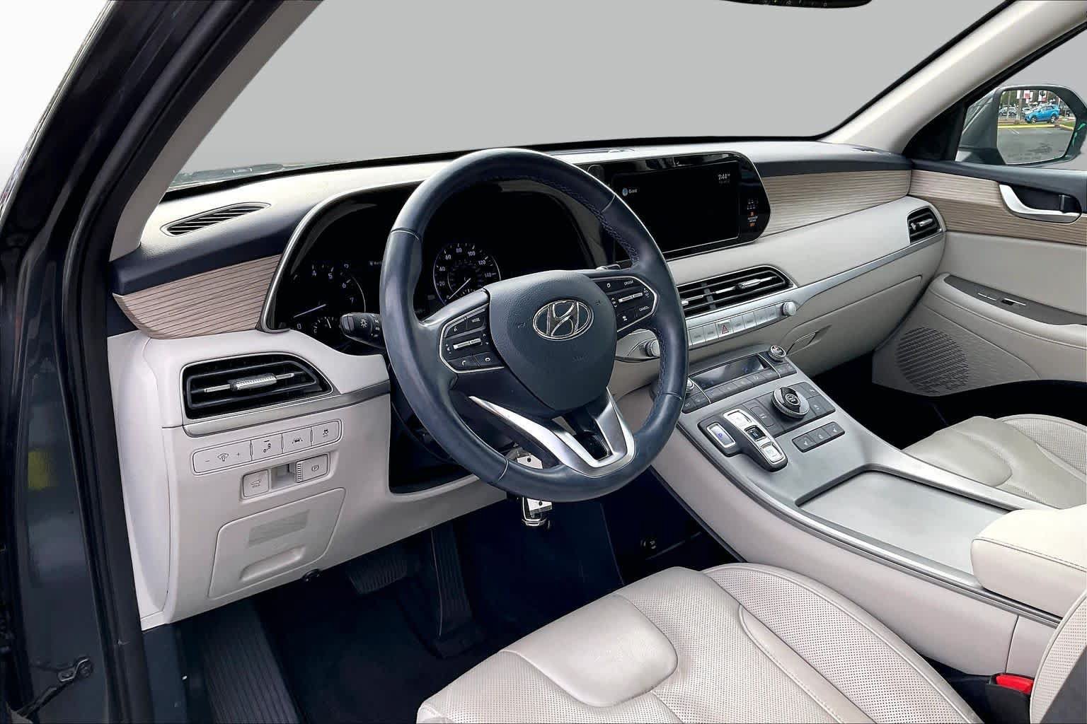 Used 2022 Hyundai Palisade SEL w/ Premium Package FWD image 16