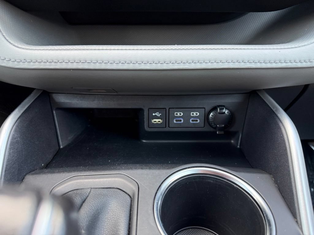 Used 2022 Toyota Highlander LE FWD image 41
