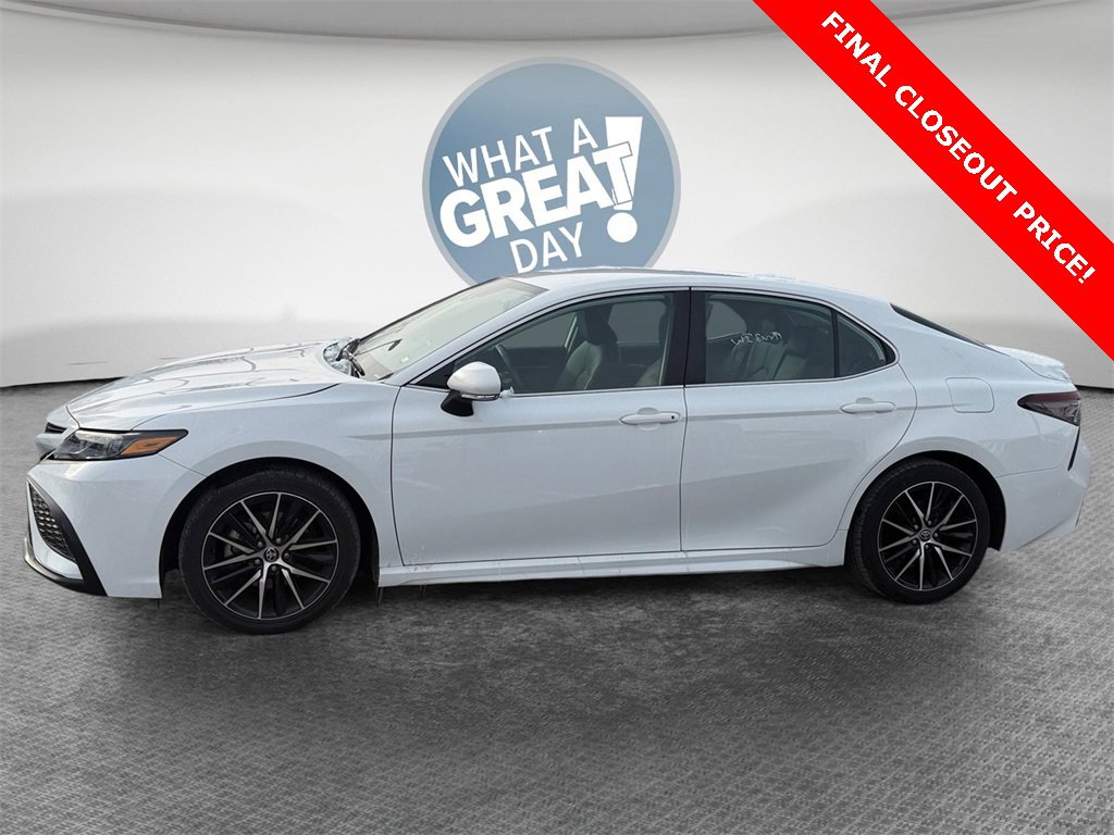 Used 2023 Toyota Camry SE image 4