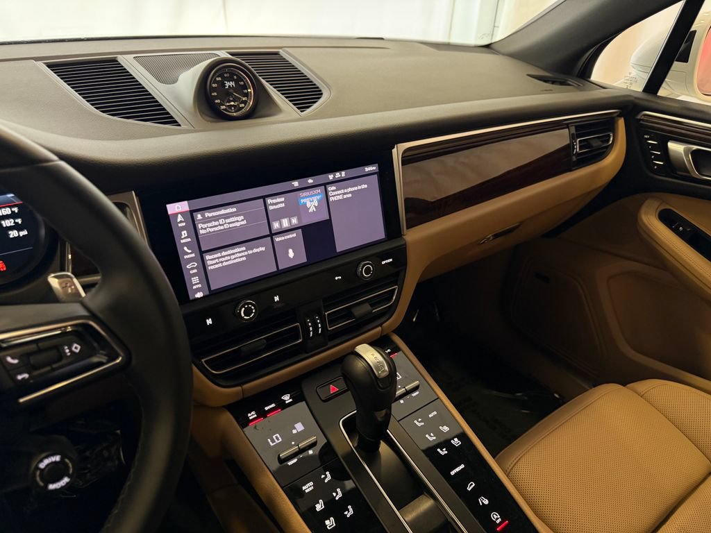 Certified 2023 Porsche Macan S AWD/4WD image 18