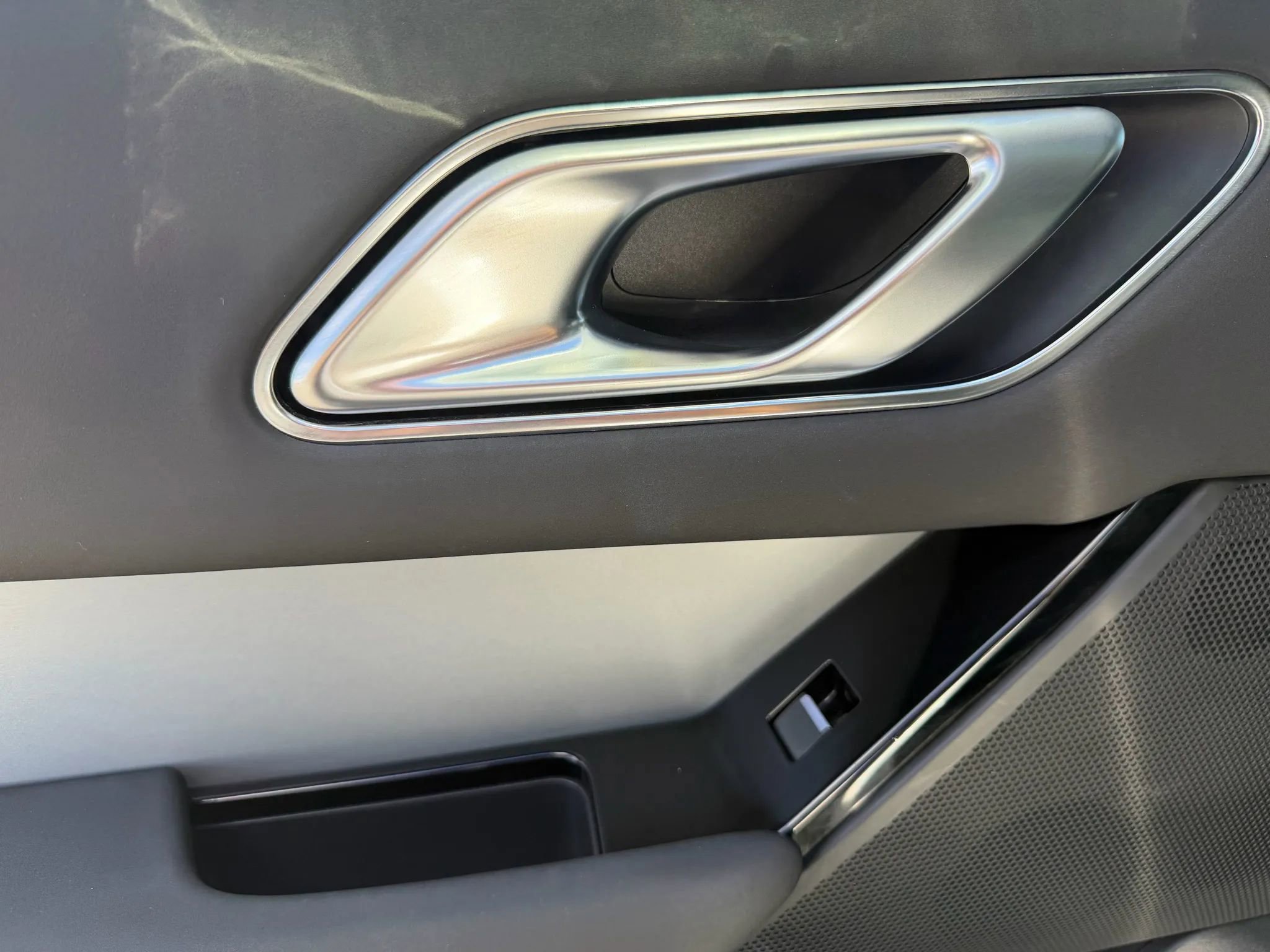 Used 2024 Land Rover Range Rover Velar S image 14