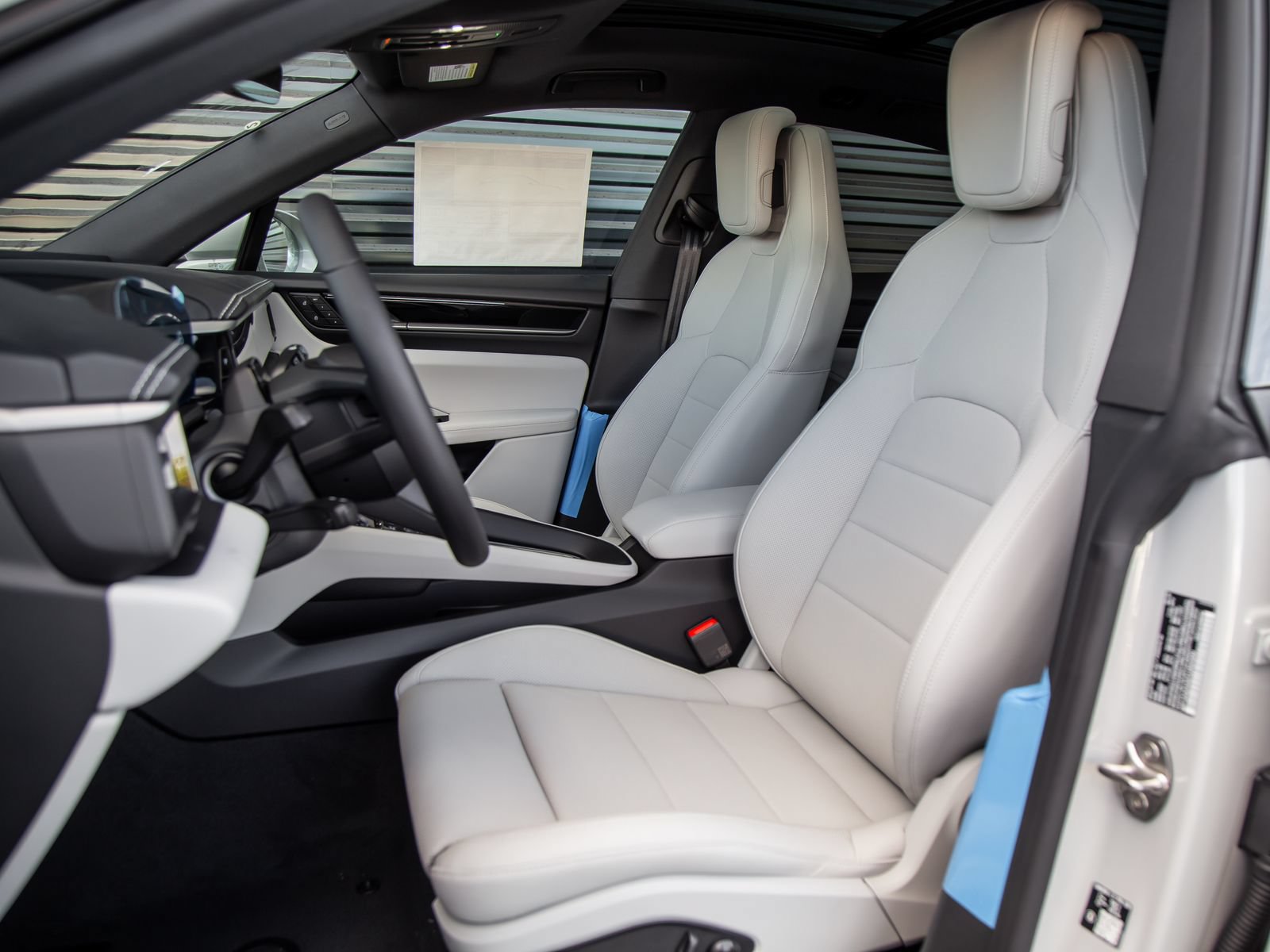 New 2026 Porsche Macan 4 Electric AWD/4WD image 5