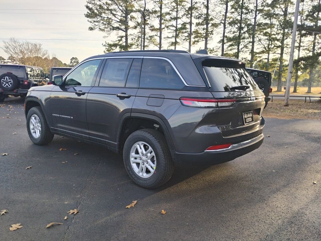 New 2025 Jeep Grand Cherokee Laredo image 7
