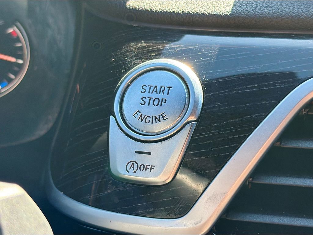 Used 2019 BMW 750i xDrive w/ M Sport Package image 39