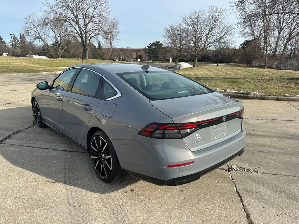 Used 2023 Honda Accord Touring image 3