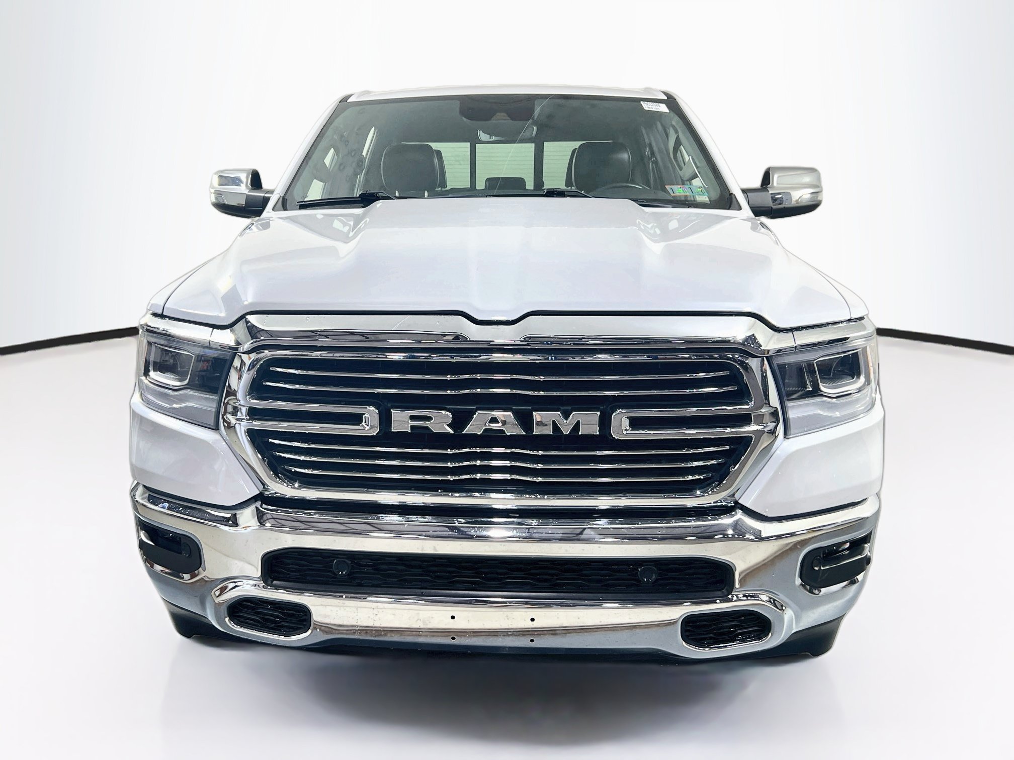 Used 2023 RAM 1500 Laramie AWD/4WD image 2