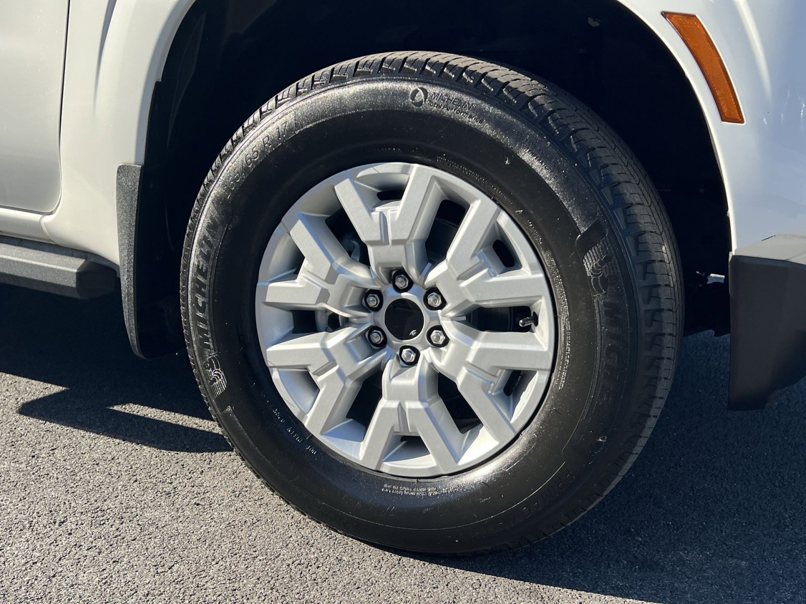 Used 2023 Nissan Frontier SV w/ Tow Package image 11